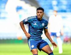 虎扑下载-萊(lái)斯特城官方：后衛(wèi)詹姆斯-贾斯汀转会加盟利兹联