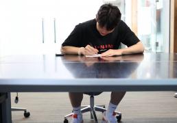 虎扑首页-波特兰开拓者官方宣布与2025年首轮16号秀杨瀚森完成签约