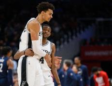 虎扑NBA-圣安东尼奥马刺续约达龙福克斯，獲(huò)得嘉奖229亿美元合同资格