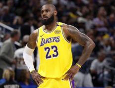 詹姆斯40岁还是联盟前五！科比40岁早就退役多年！