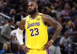 詹姆斯40岁还是联盟前五！科比40岁早就退役多年！