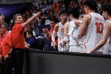 半场领先新西兰，男篮暴走！胡明轩救赎自我，王俊杰真的属于NBA