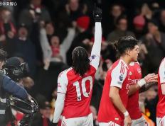 虎扑首页-4-1横扫熱(rè)刺＋斩获赛季第9胜＋领跑积分榜＋优势扩大至6分！