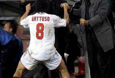 【资料】AC米兰2004-2005赛季欧冠半决赛胜埃因霍温，决赛负利物浦【AC米兰资料】【足球资料】