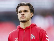 记者：霍芬海姆仍考虑引进芬克格拉夫，斯图加特也在关注球员