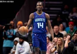 前脚刚被裁掉后脚又要召回，法國(guó)队对于前快船内线的操作不太厚道