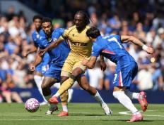 记者(zhě)：关于埃泽交易的付款结搆(gòu)，水晶宫尚未与热刺真正达成一致