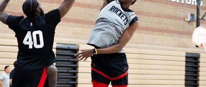 虎扑首页-定了！斯通拒绝2年450万合同，24岁中锋告别火箭队！东部劲旅捡漏