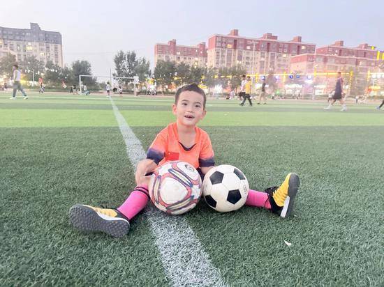 巴(bā)楚县:爷孙三代人的足球梦