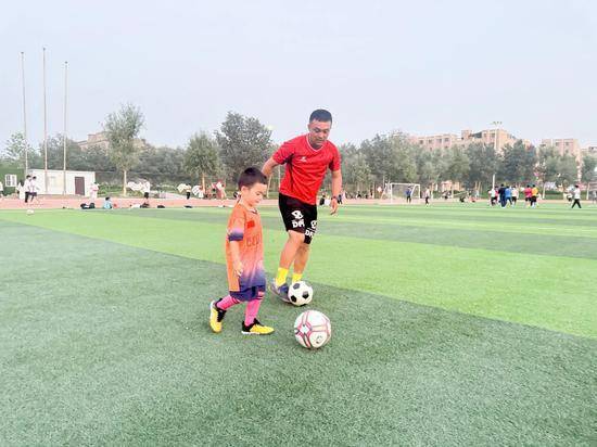 巴(bā)楚县:爷孙三代人的足球梦