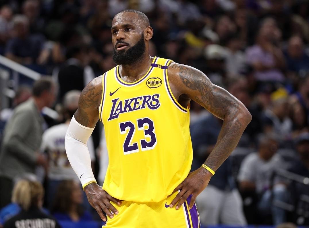 詹姆斯40岁还是联盟前五！科比40岁早就退役多年！