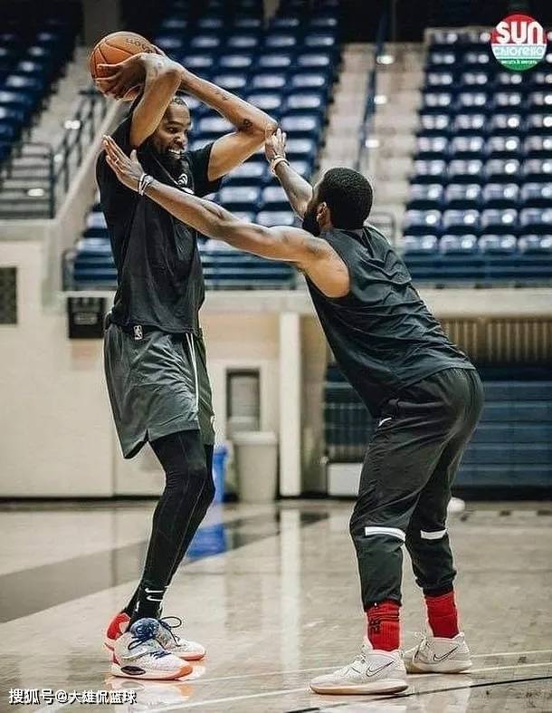 杰夫蒂格称赞詹姆斯提升了球队，乔丹和杜兰特不(bù)如老詹？