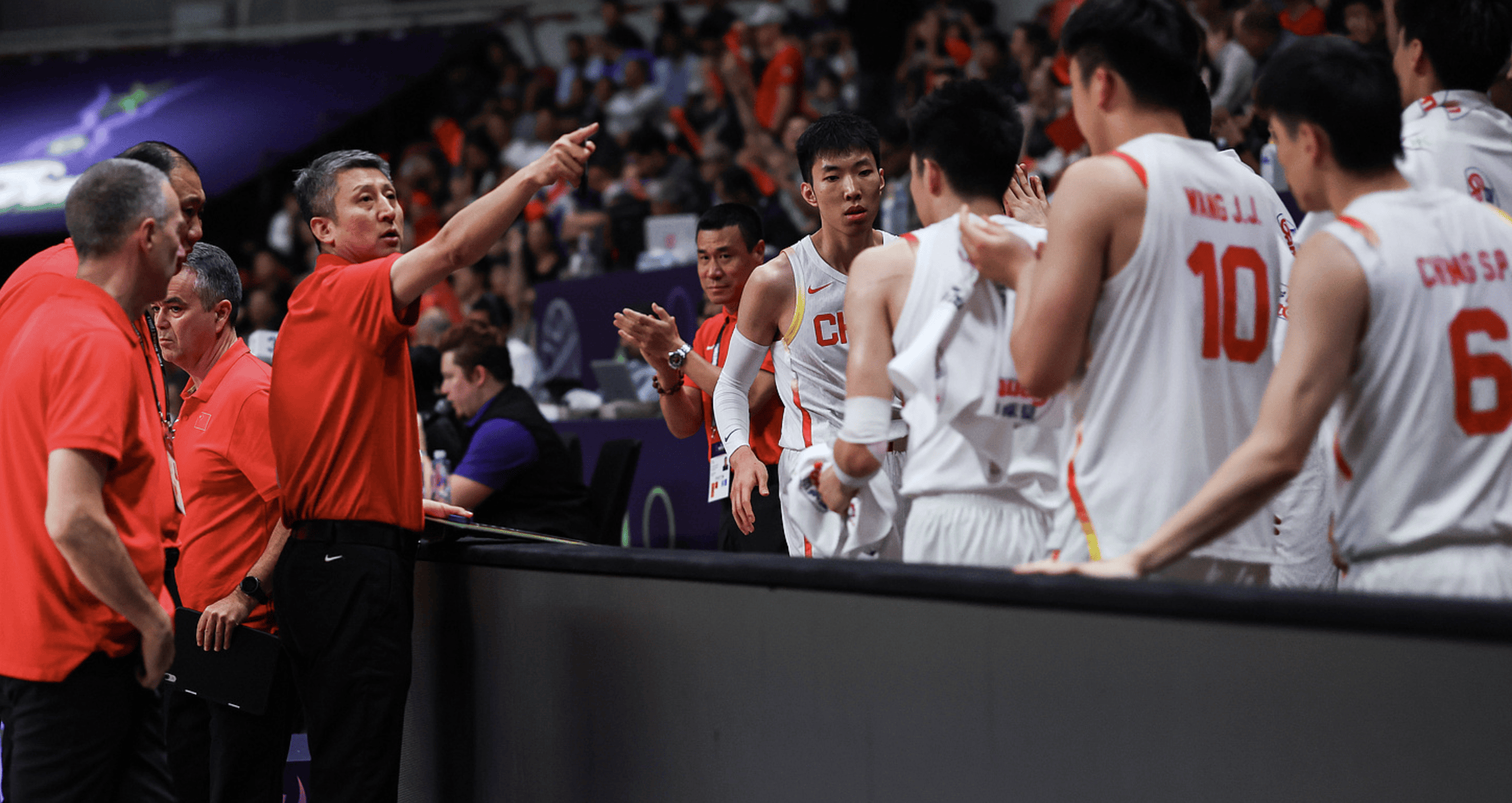 半场领先新西兰，男篮暴走！胡明轩救赎自我，王俊杰真的属于NBA