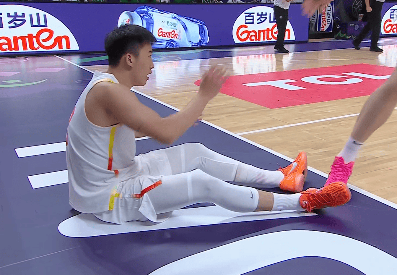 半场领先新西兰，男篮暴走！胡明轩救赎自我，王俊杰真的属于NBA