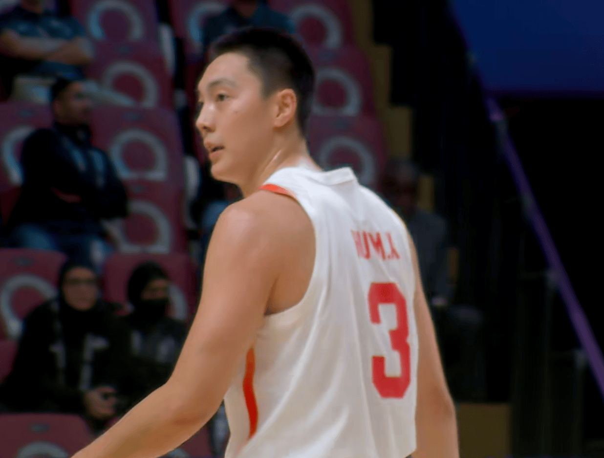 半场领先新西兰，男篮暴走！胡明轩救赎自我，王俊杰真的属于NBA