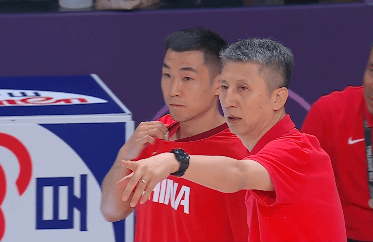 半场领先新西兰，男篮暴走！胡明轩救赎自我，王俊杰真的属于NBA