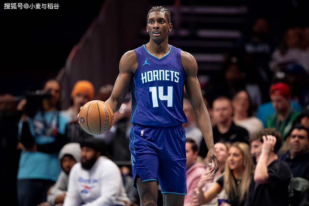 前脚刚被裁掉后脚又要召回,法國(guó)队对于前快船内线的操作不太厚道