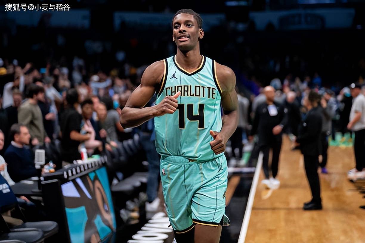 前脚刚被裁掉后脚又要召回,法國(guó)队对于前快船内线的操作不太厚道