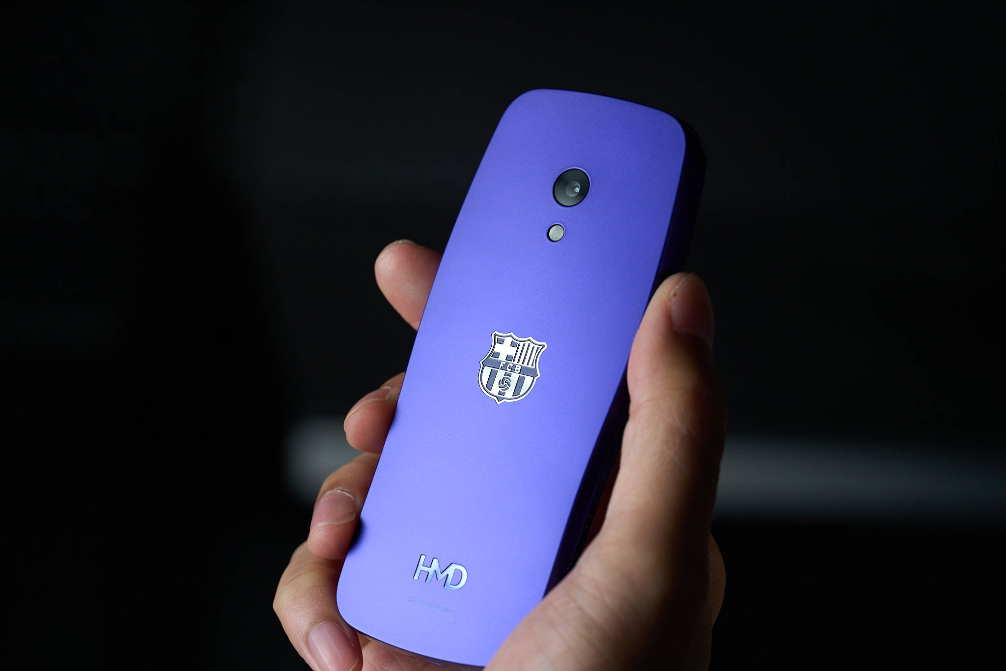 虎扑首页-HMD3210巴塞罗那定制版上手：功能机都带 AI 助手了？