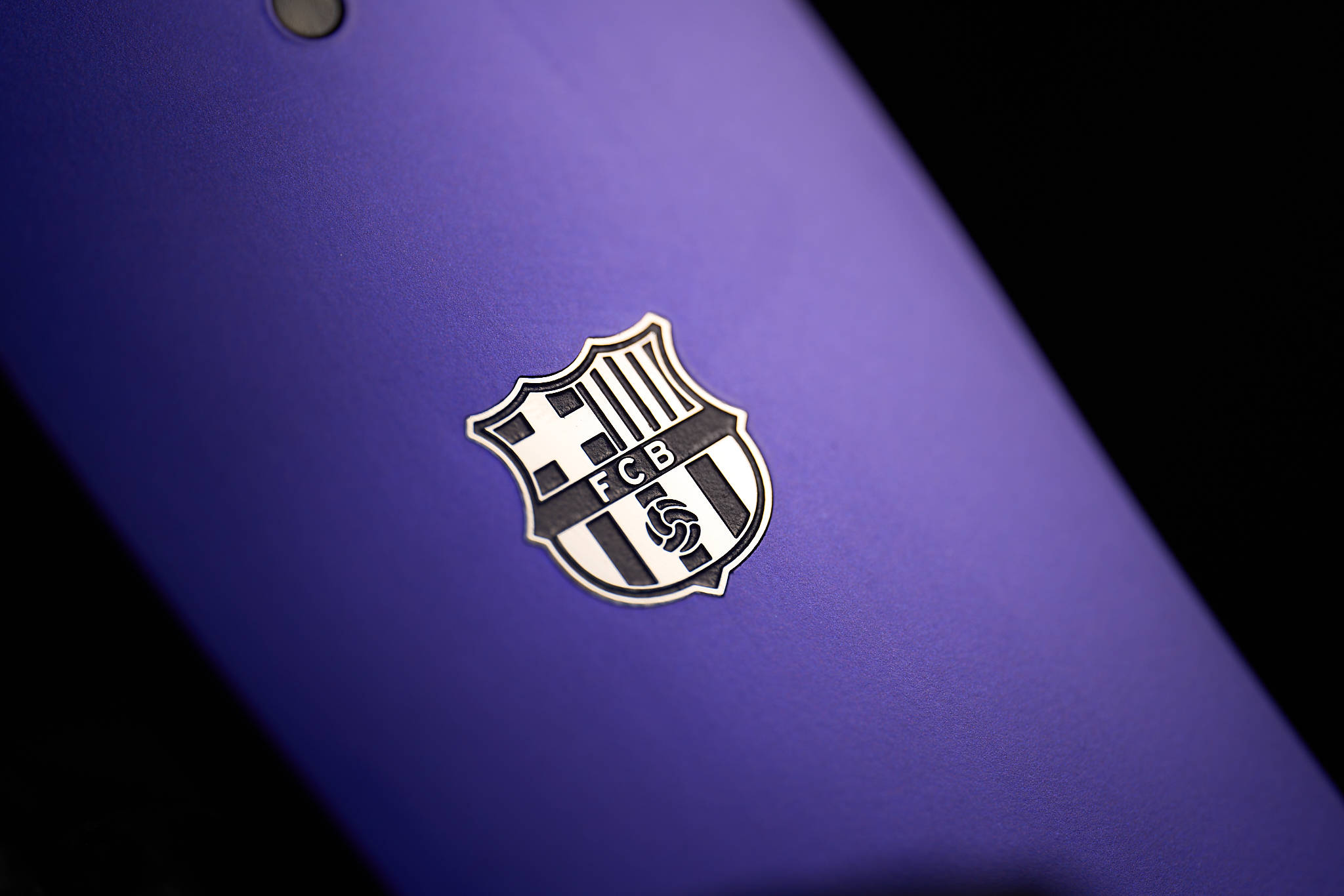 虎扑首页-HMD3210巴塞罗那定制版上手：功能机都带 AI 助手了？