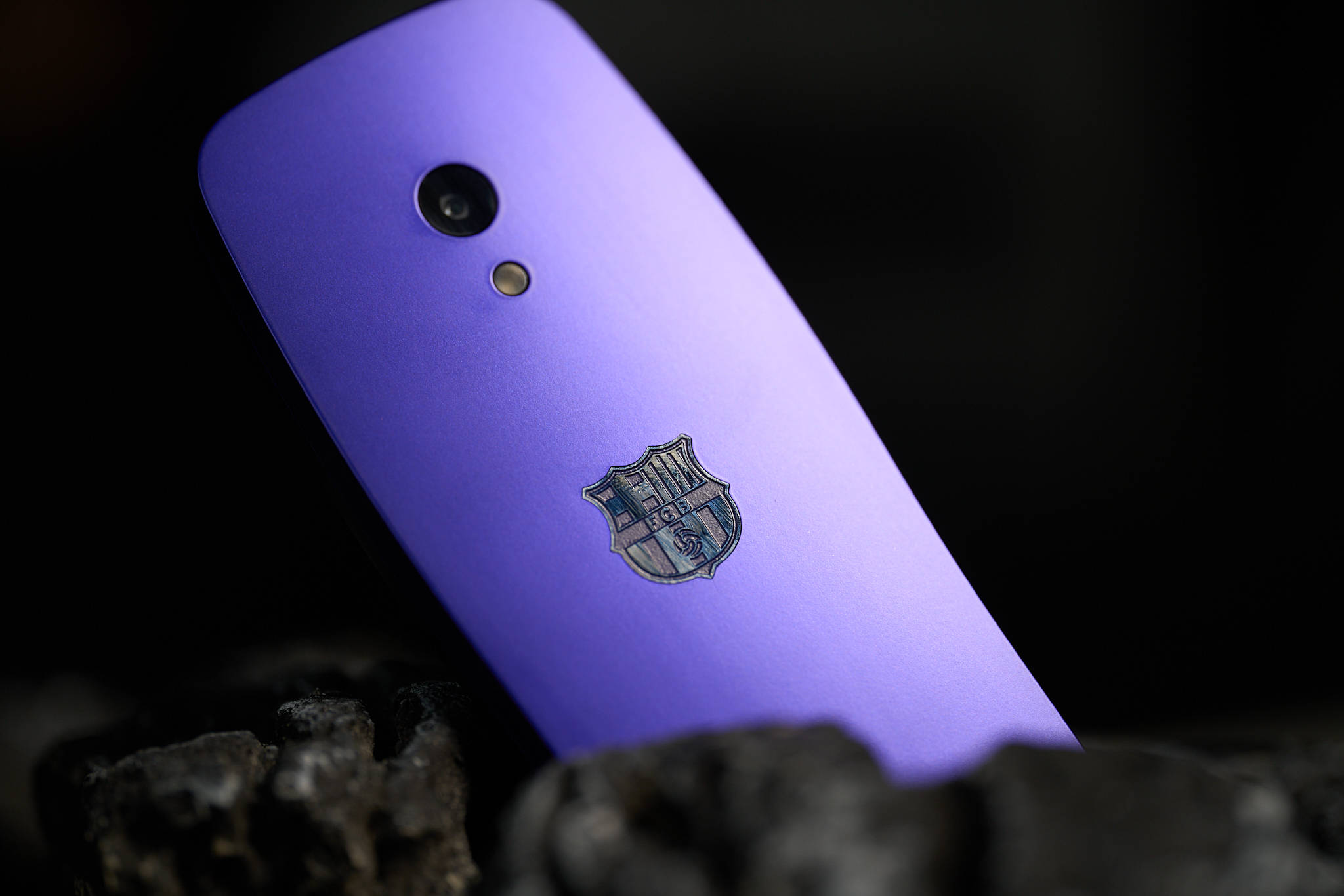 虎扑首页-HMD3210巴塞罗那定制版上手：功能机都带 AI 助手了？