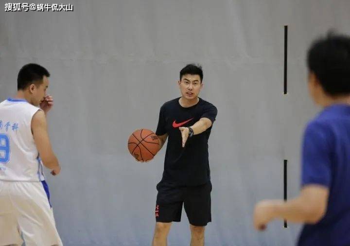 虎扑下载-剛(gāng)好十年過(guò)去了(le)，CBA历史上首位选秀状元方(fāng)君磊，如今身(shēn)在何方(fāng)？