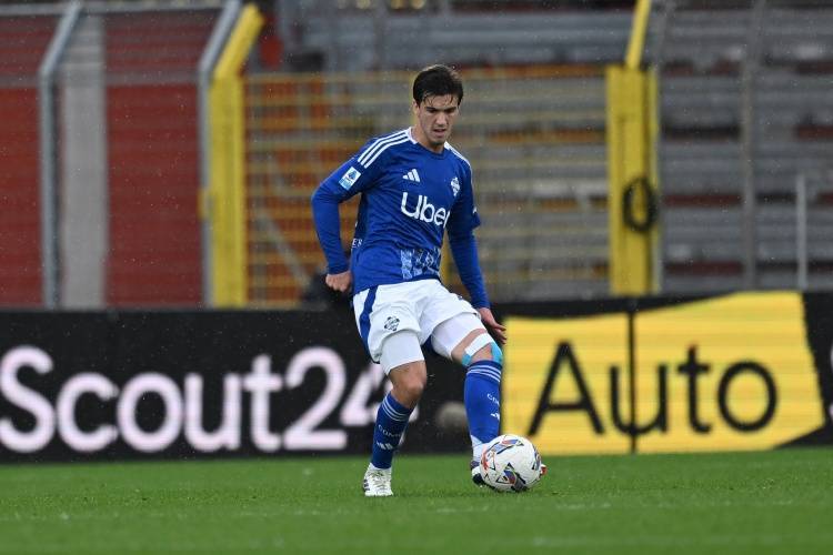 虎扑中国-罗马诺：科(kē)莫未与曼城就佩罗内转會(huì)达协议 科(kē)莫可选择续租球(qiú)员