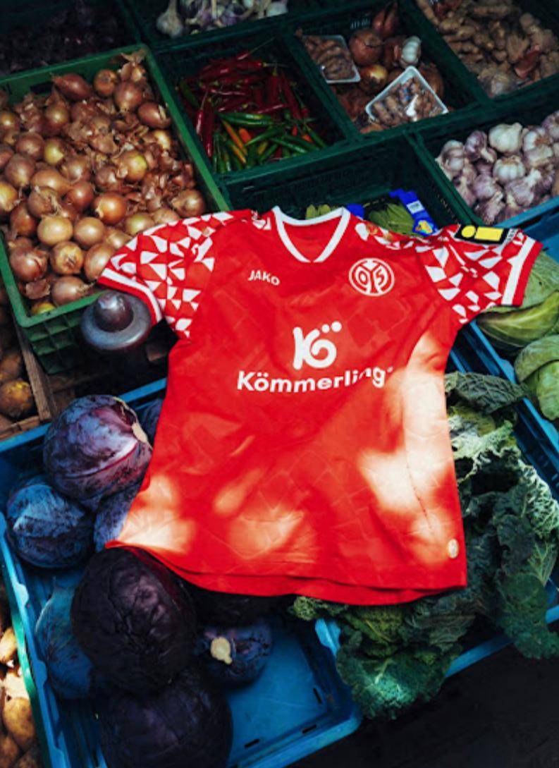 虎扑app-美(měi)因(yīn)茨05足球俱乐部发布25/26赛季全新主场球衣