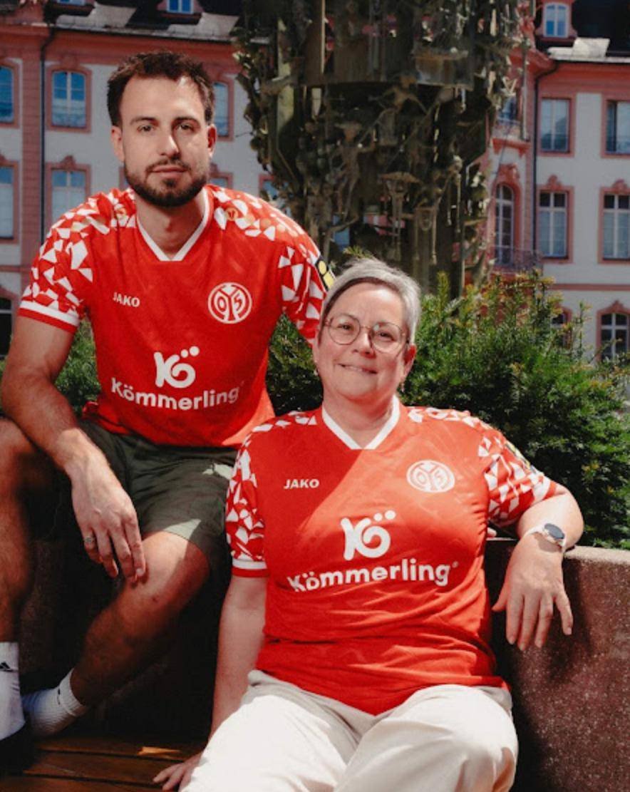 虎扑app-美(měi)因(yīn)茨05足球俱乐部发布25/26赛季全新主场球衣