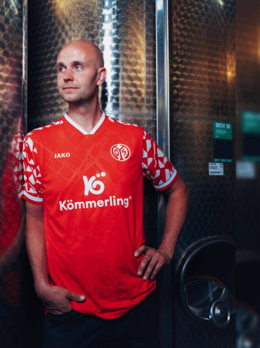 虎扑app-美(měi)因(yīn)茨05足球俱乐部发布25/26赛季全新主场球衣