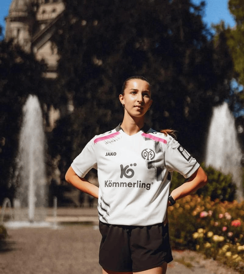 虎扑评分-复古与潮流融合!美因茨05新客场球衣发布,或成日常穿搭新宠