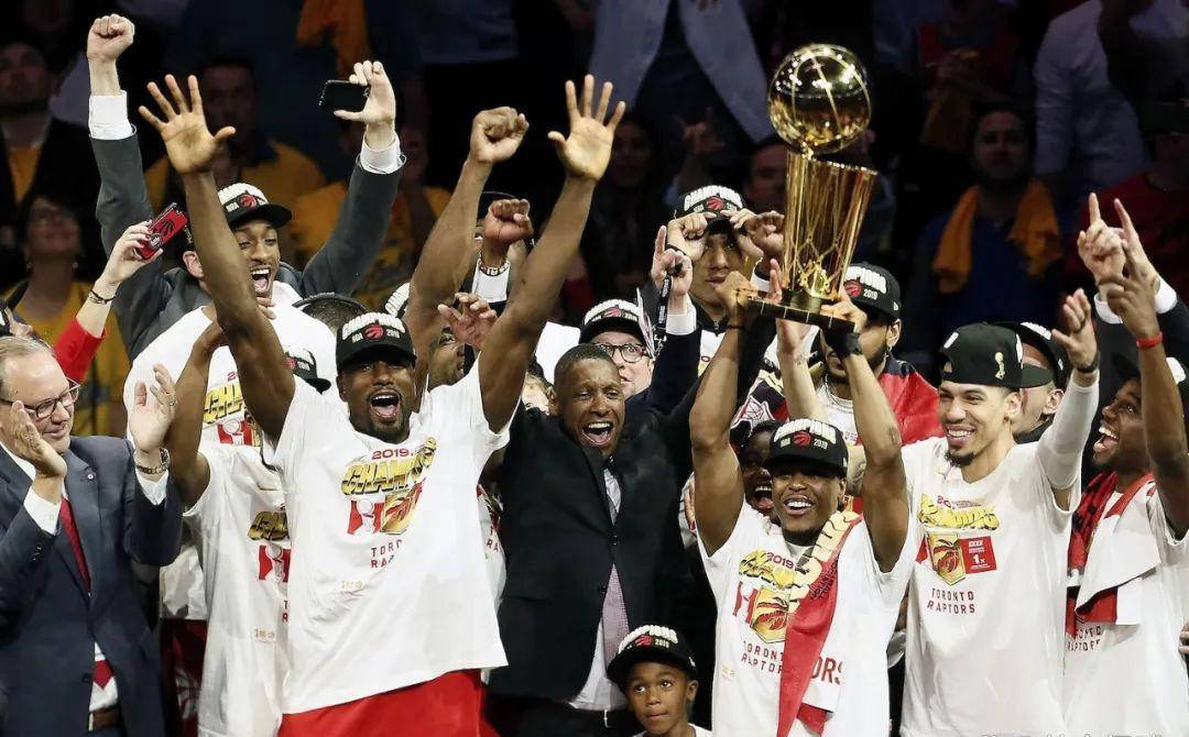 虎扑官网-分道敭(yáng)镳！多伦多猛龙总冠军功臣正式离队