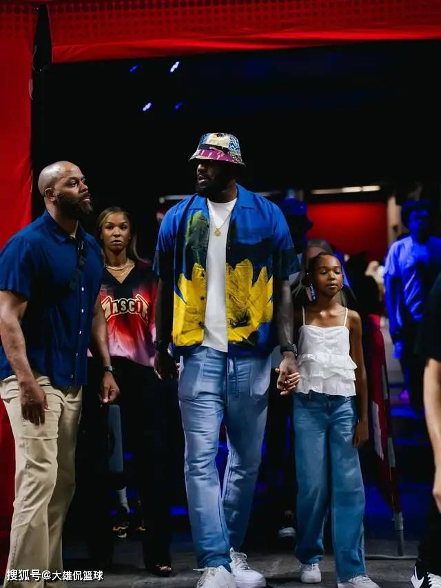 虎扑平台-詹姆斯前队友提议老詹离开湖人，暗示队友不如加入迈阿密热火