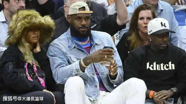 虎扑平台-詹姆斯前队友提议老詹离开湖人，暗示队友不如加入迈阿密热火