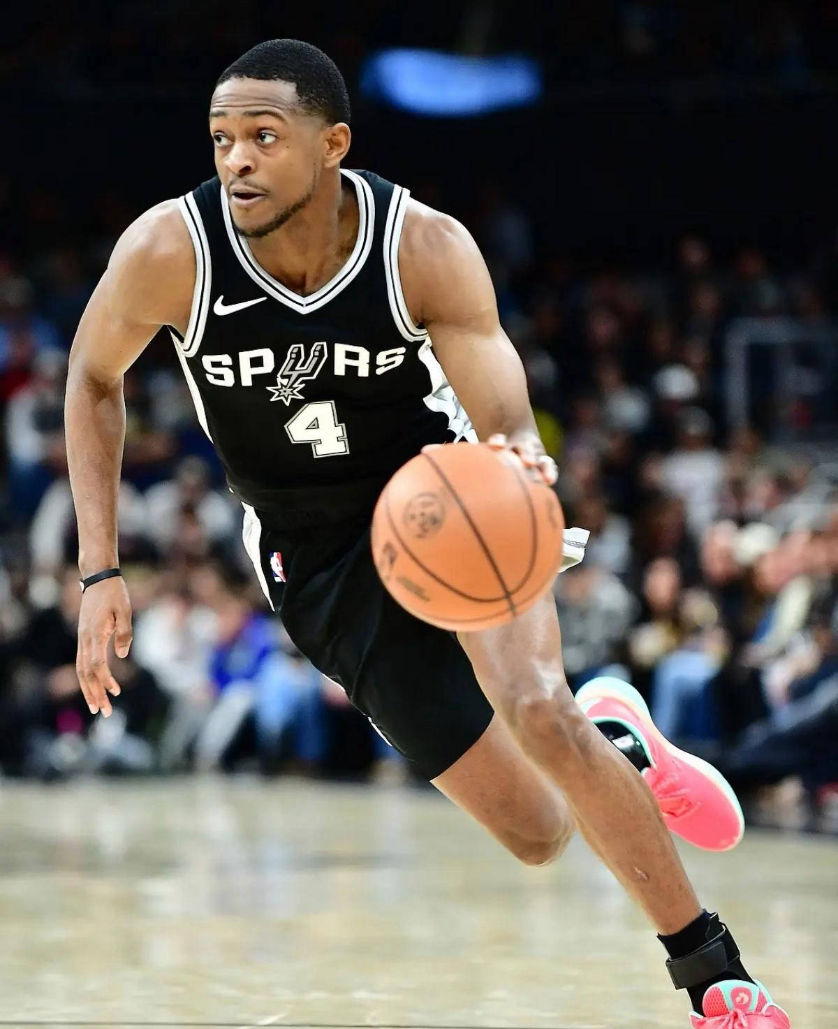 虎扑NBA-圣安东尼奥马刺续约达龙福尅(kè)斯，薪水或有变动