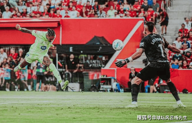 虎扑下载-西甲战火重燃，巴萨3-0大胜马洛卡，马洛卡两人染红吞苦果