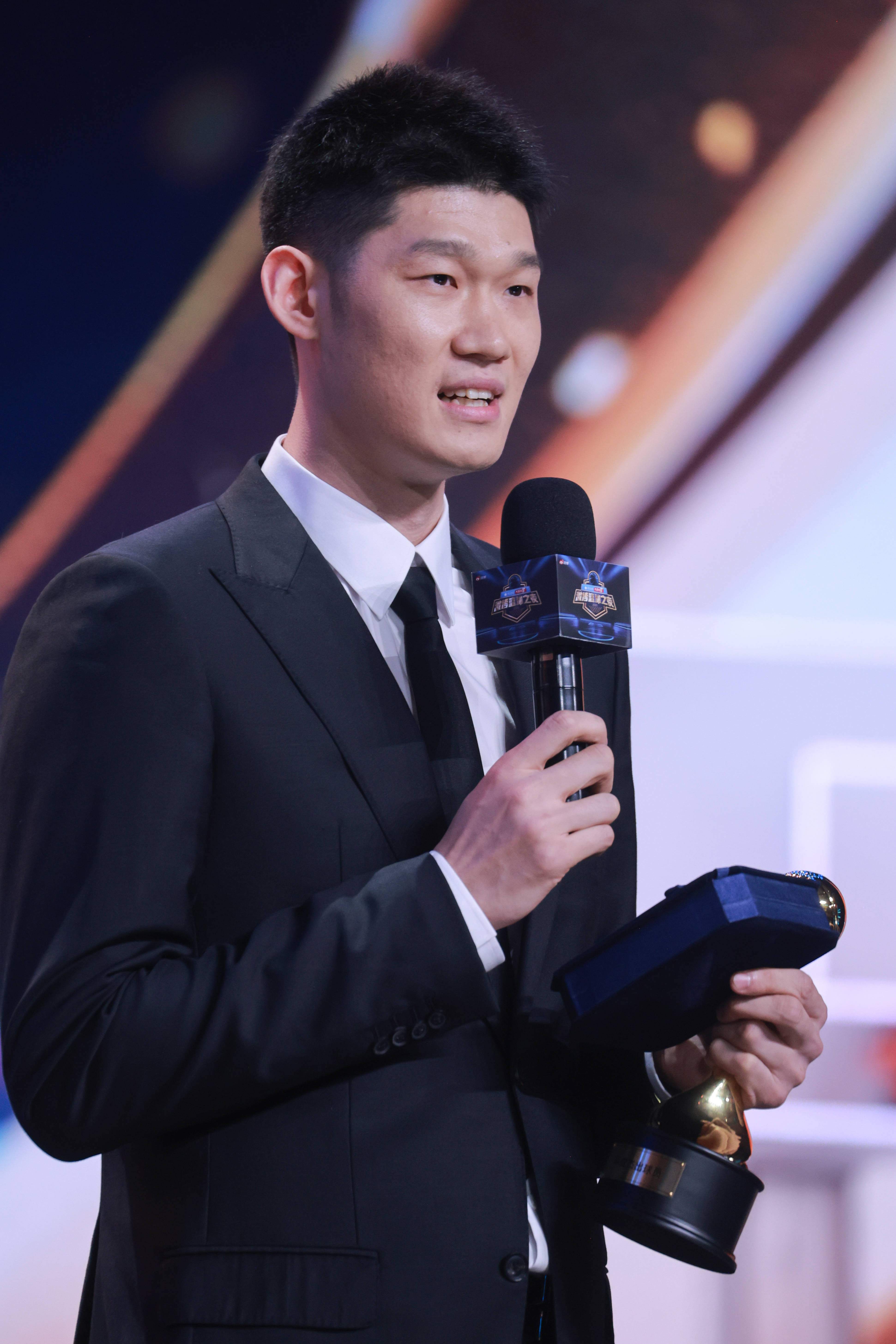 虎扑中国-胡金秋：为中国篮球拼尽全力 希望中国篮球越(yuè)來(lái)越(yuè)好