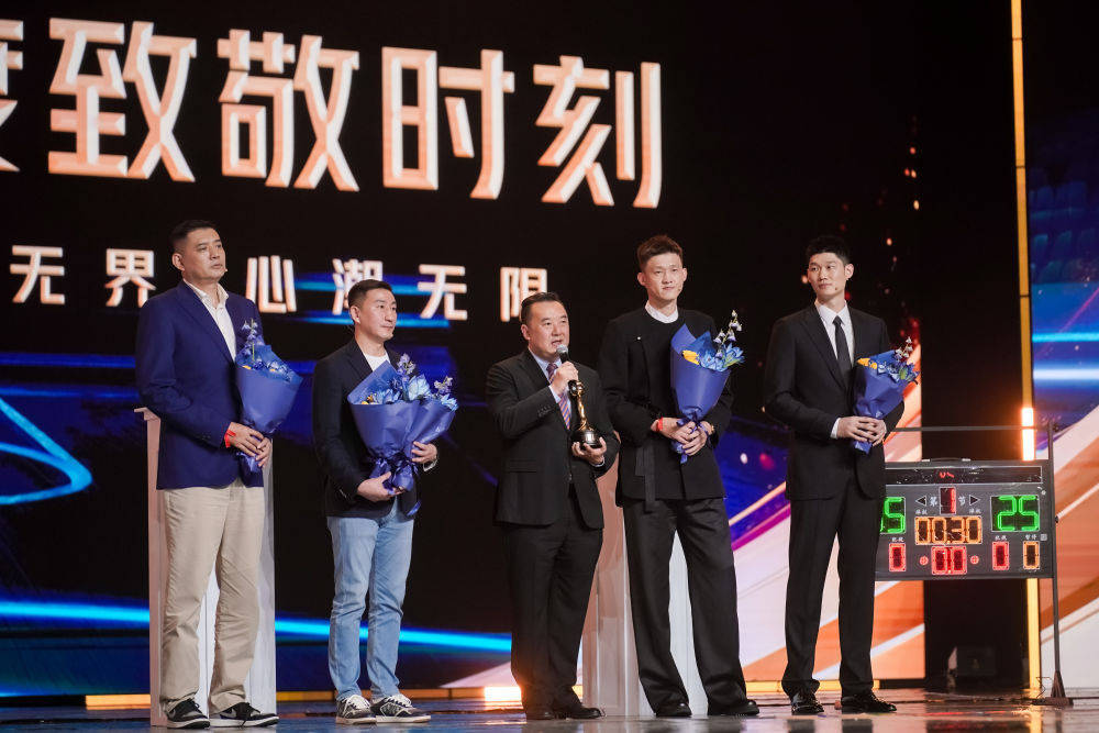 虎扑中国-胡金秋：为中国篮球拼尽全力 希望中国篮球越(yuè)來(lái)越(yuè)好