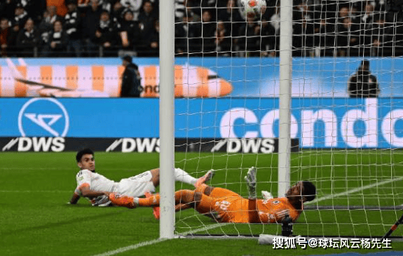 虎扑网址-稳坐德甲榜首之(zhī)位,拜仁客(kè)场3-0完胜法兰克福,主教練(liàn)孔帕尼点评比赛