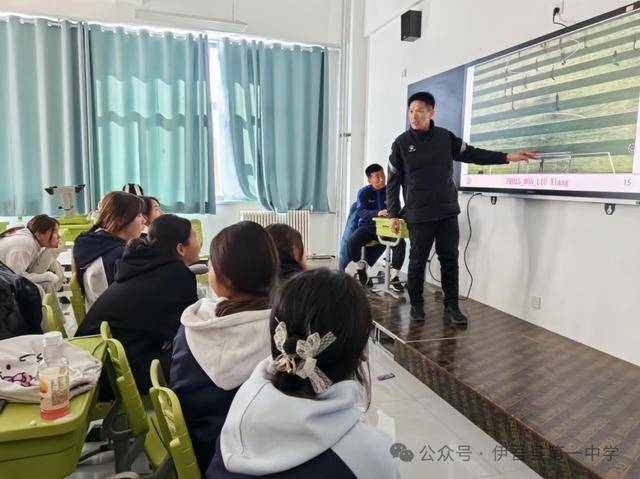 虎扑平台-郑州七中教育集团赴伊(yī)吾(wú)校区开展校园足球培训