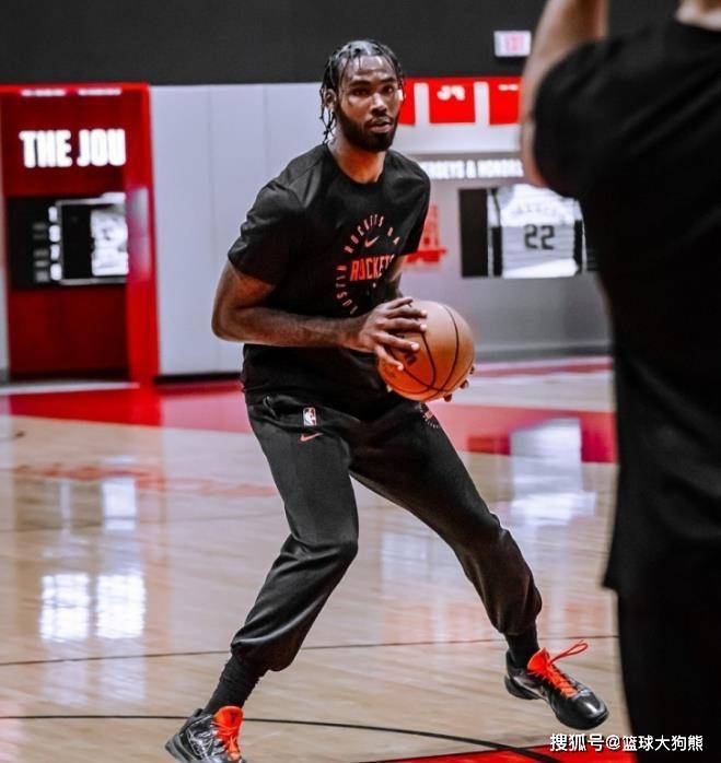 虎扑评分-火箭队被动变阵！轮换第10人出炉，16分钟贡献10+1，变谢泼德绝配