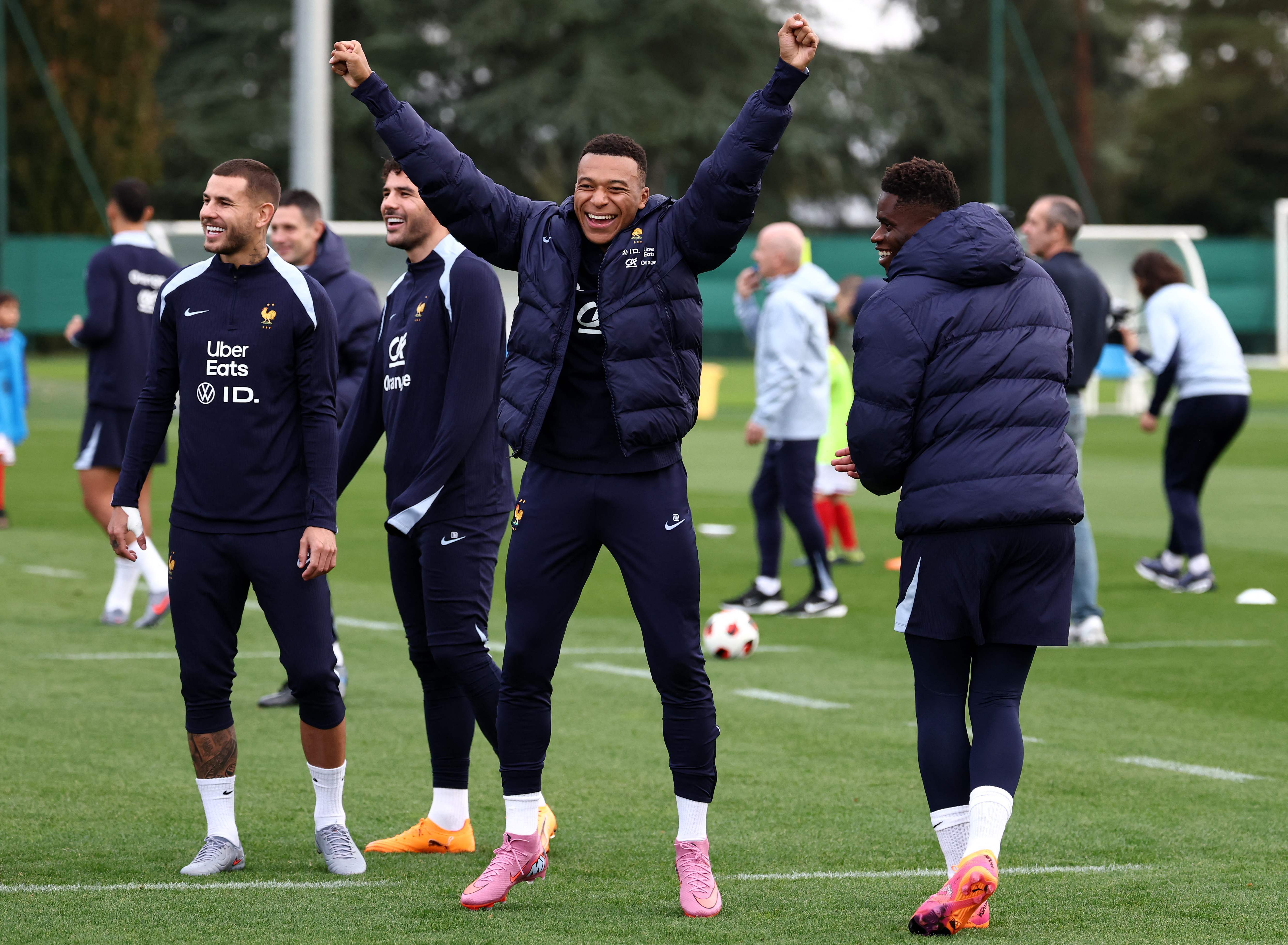 虎扑社区-(外代(dài)二线)足球——世预赛:法国队备战