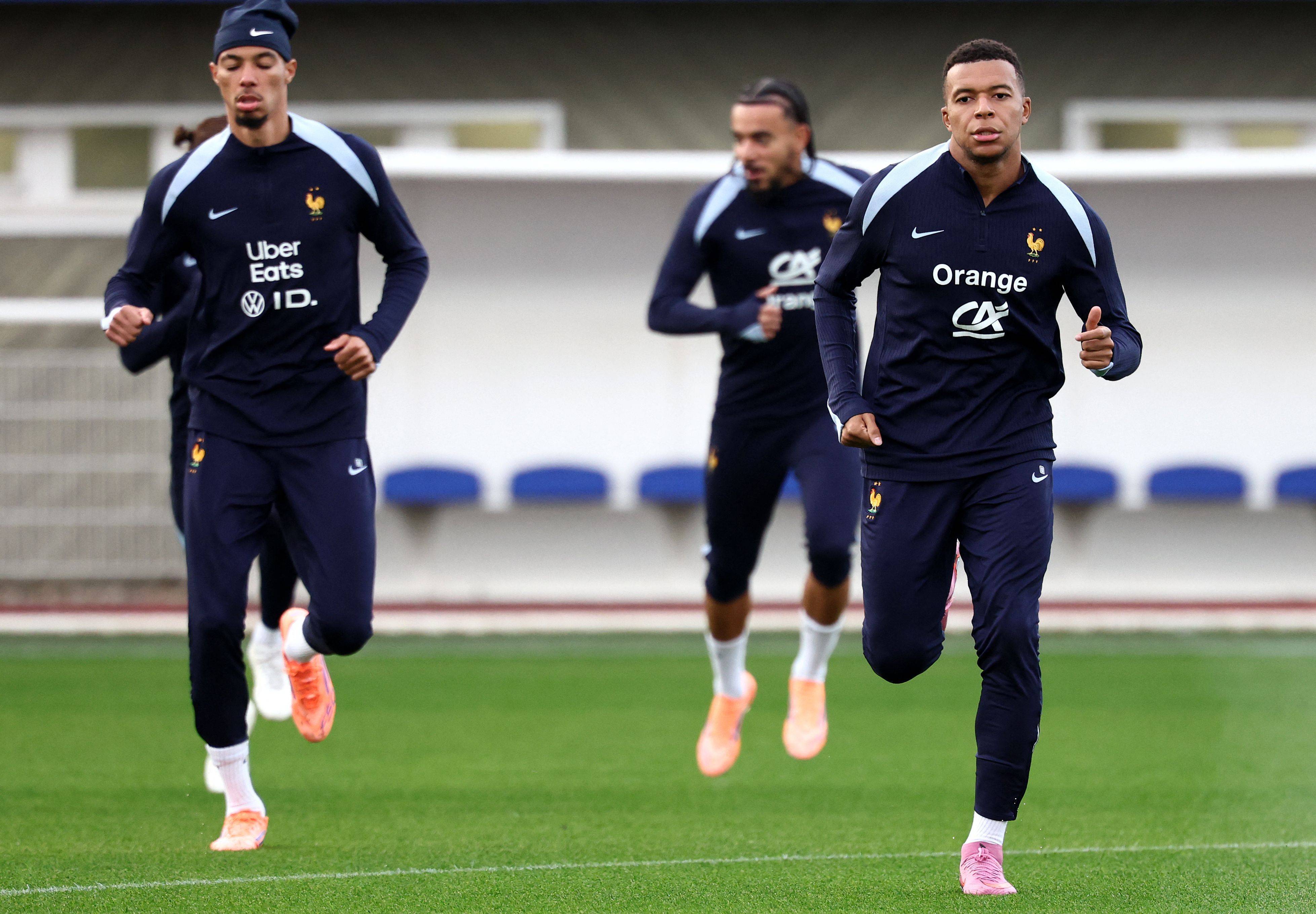 虎扑社区-(外代(dài)二线)足球——世预赛:法国队备战