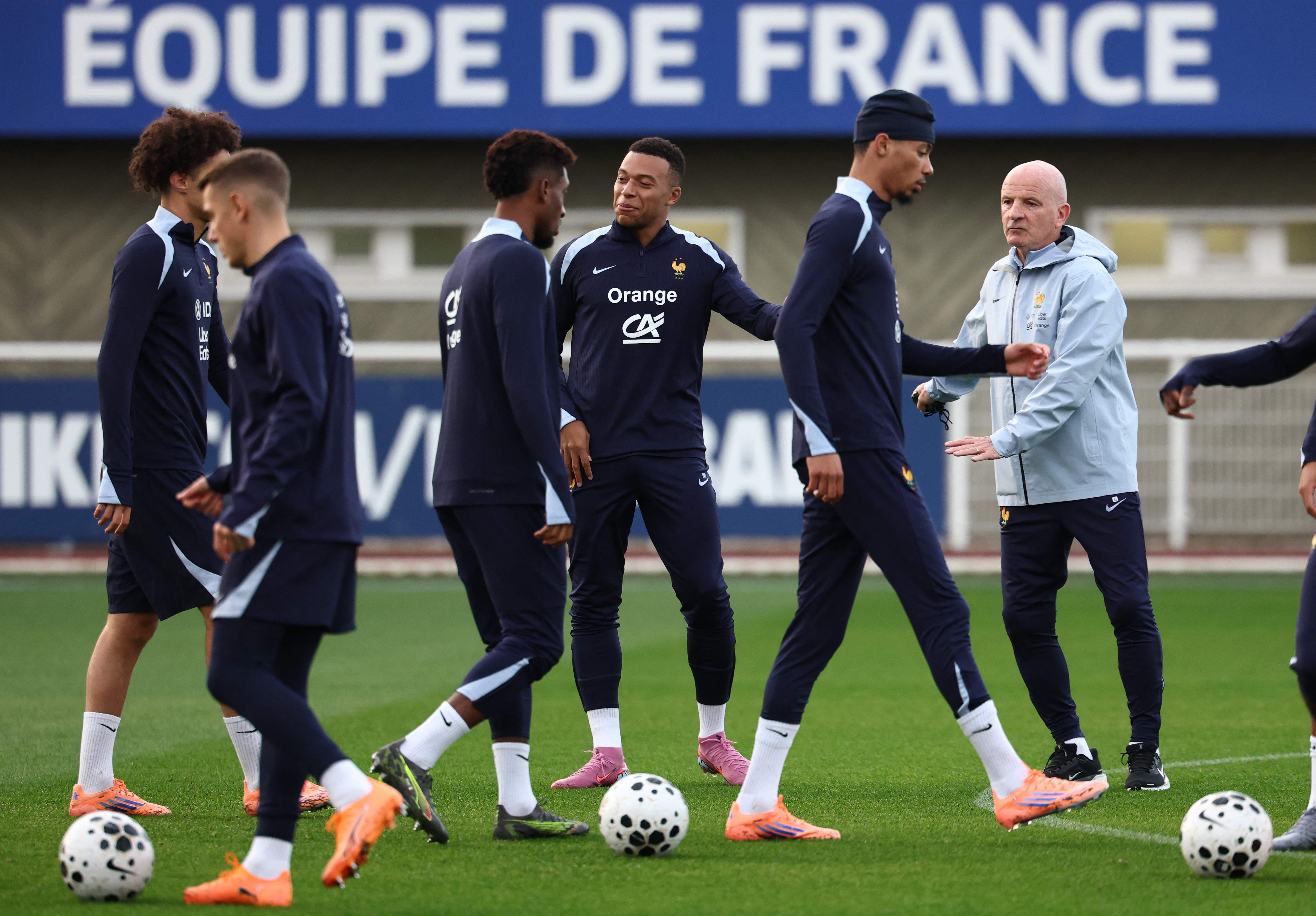 虎扑社区-(外代(dài)二线)足球——世预赛:法国队备战