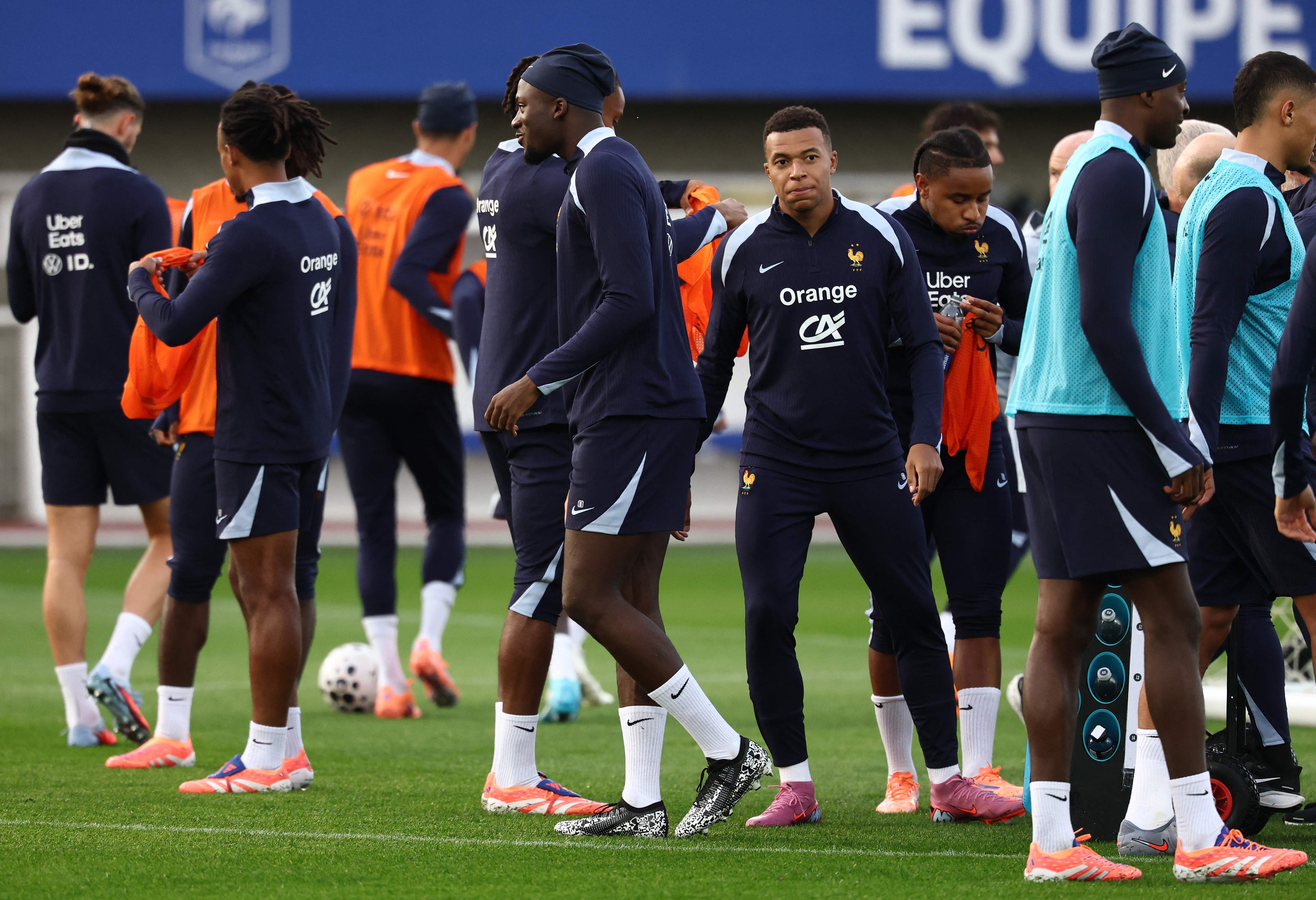 虎扑社区-(外代(dài)二线)足球——世预赛:法国队备战