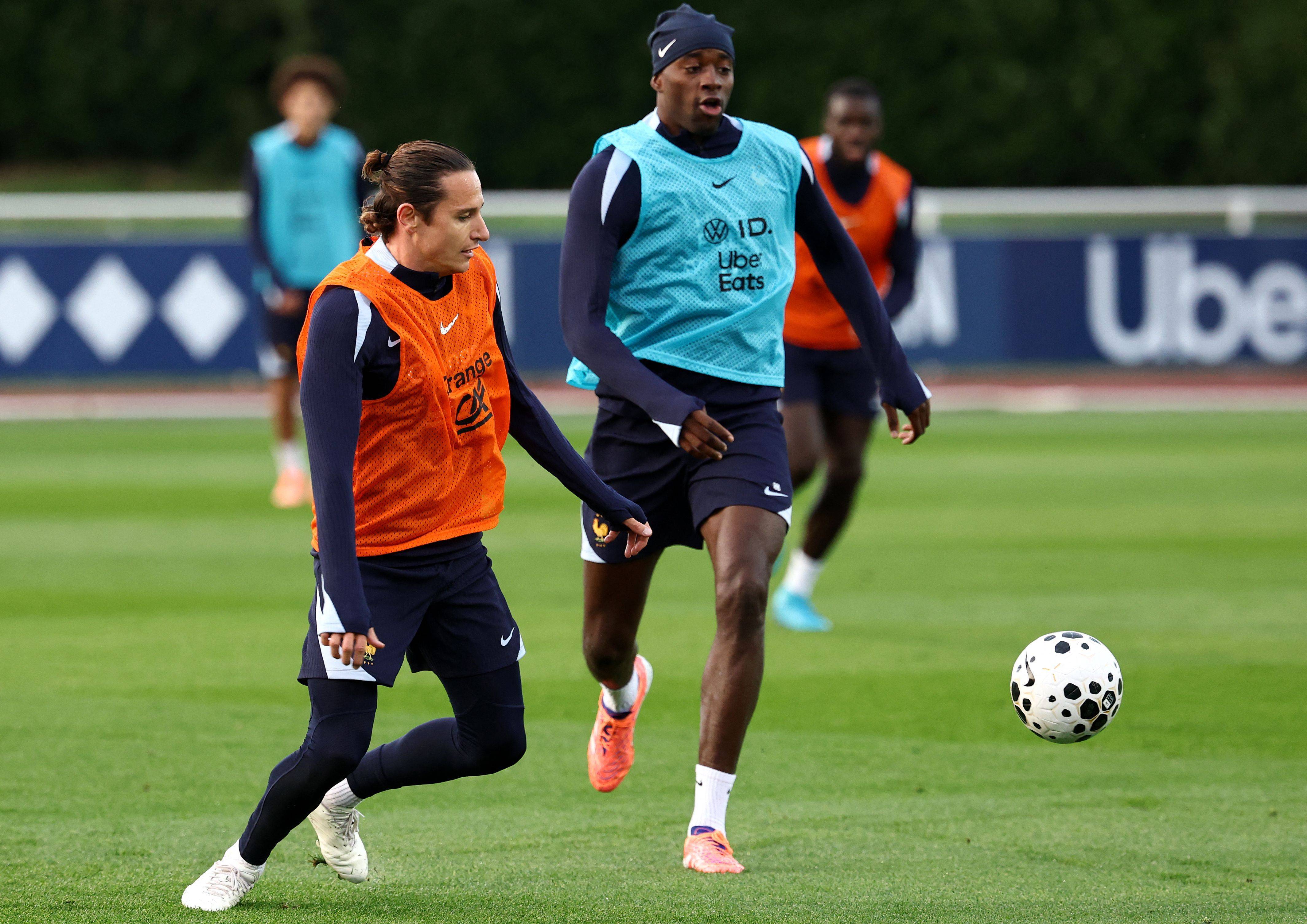 虎扑社区-(外代(dài)二线)足球——世预赛:法国队备战