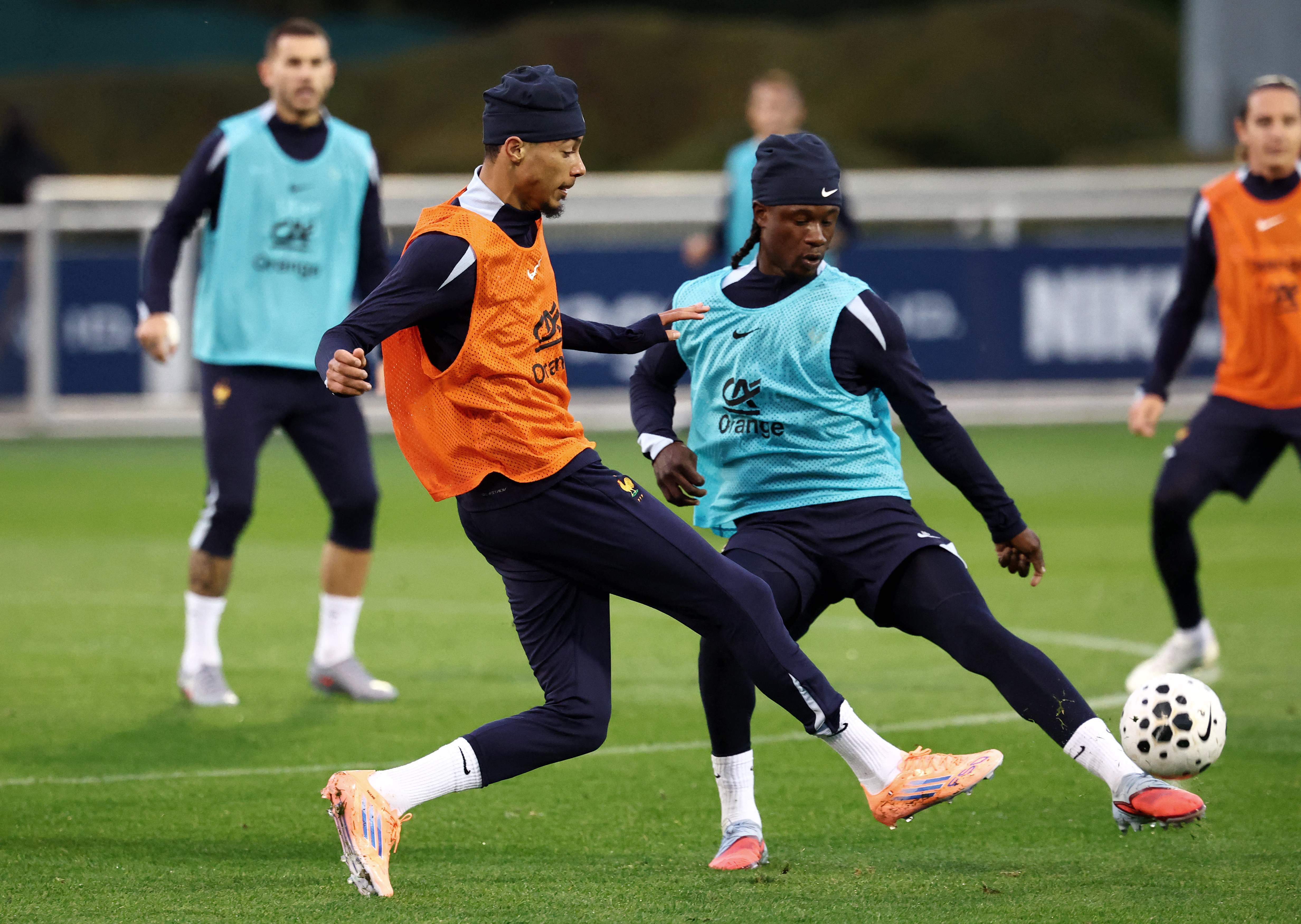 虎扑社区-(外代(dài)二线)足球——世预赛:法国队备战