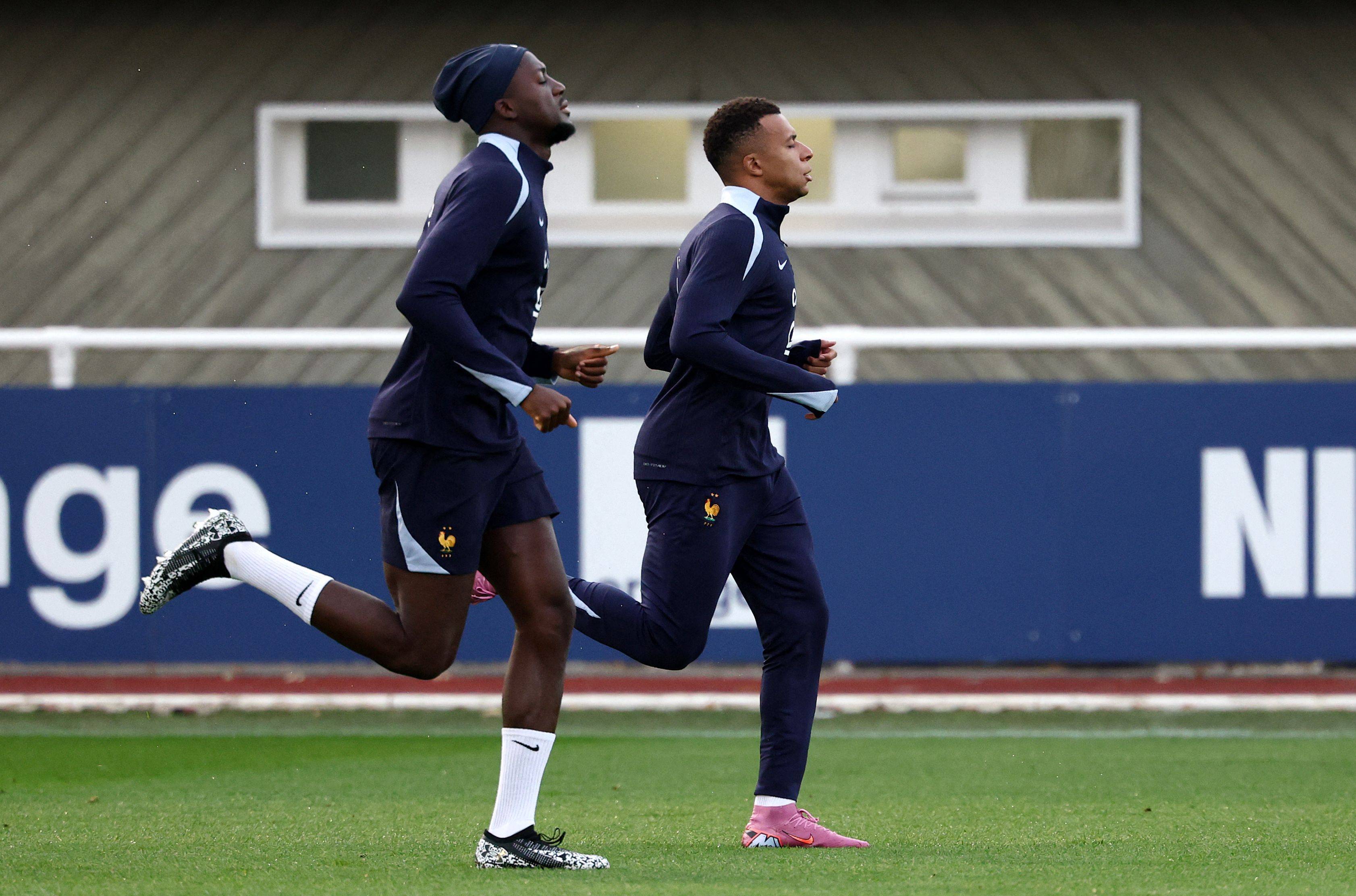 虎扑社区-(外代(dài)二线)足球——世预赛:法国队备战